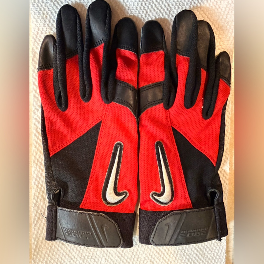 Nike Black and Red Athletic Gloves